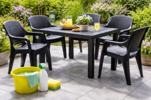 Comment raviver un salon de jardin en plastique noir